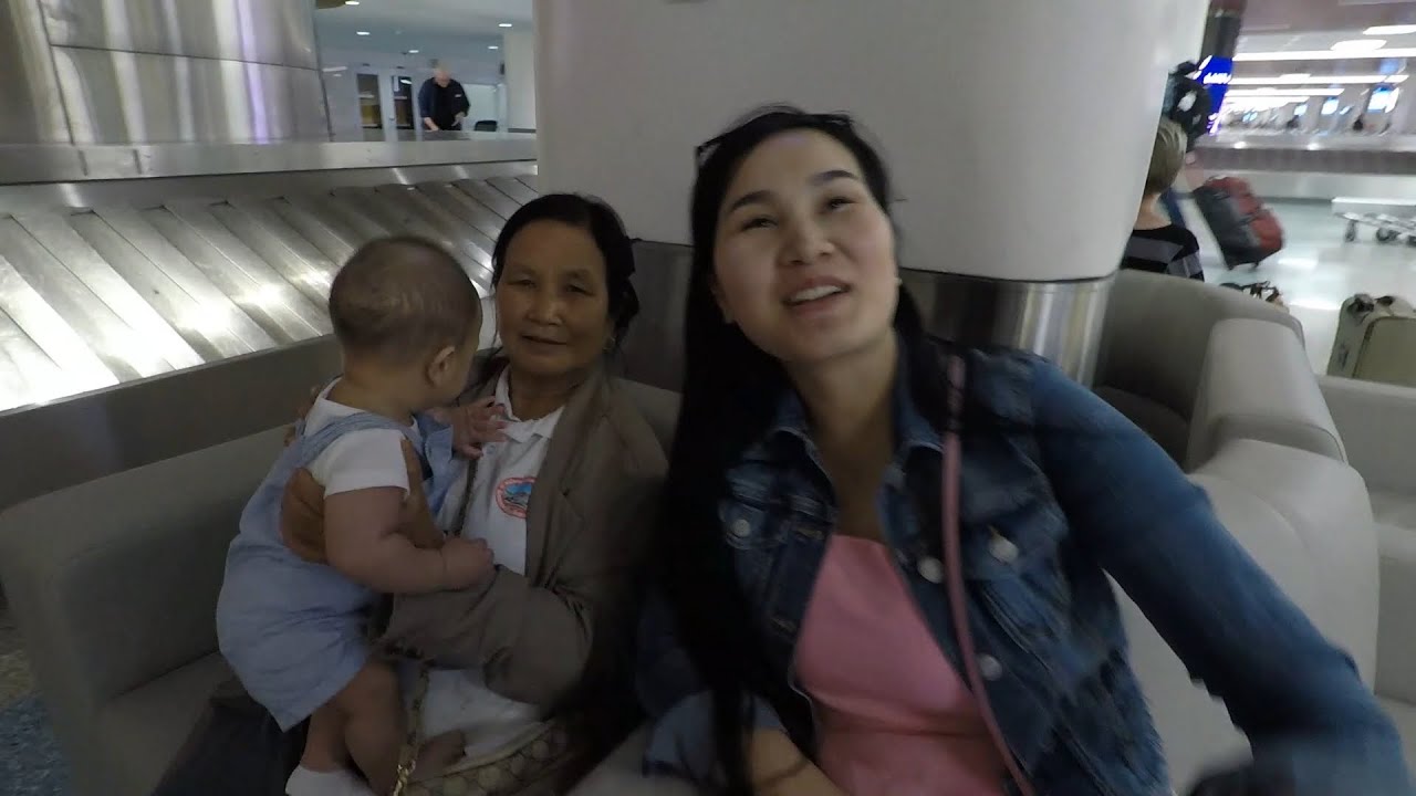 🇺🇸 Picking up grandma at the airport