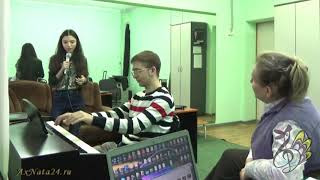 Урок вокала. Упражнение на полутонах для голосоведения. Урок вокала. Упражнение на полутонах для голосоведения.