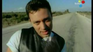 Video thumbnail of "Mustafa Sandal - Beni Ağlatma"