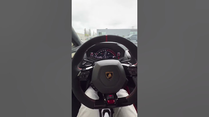 This is how you drive a Lamborghini Huracan