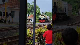 Lokomotif Vintage, RnBlack, RnBlue😱‼️ #keretaapiindonesia #trainexplorer #railway #railfan #railroad