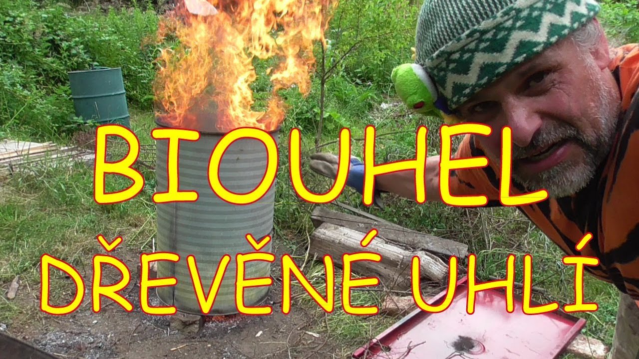 Výroba dřevěného uhlí (biouhlu) v plechovém sudu