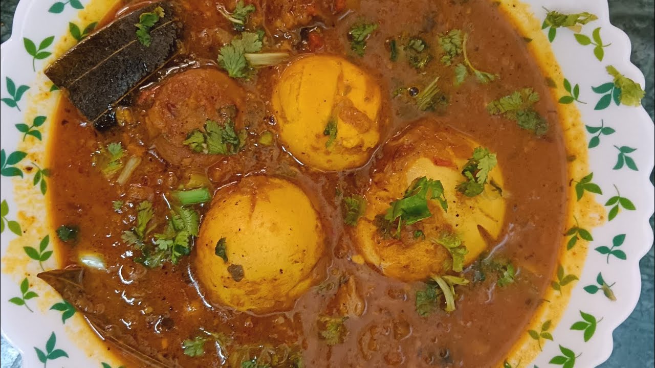 खुशबूदार मसालों में पकी यह अंडा करी🤤 