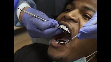 @LilJairmyGG getting his Flawless grill done by @iceman_nick