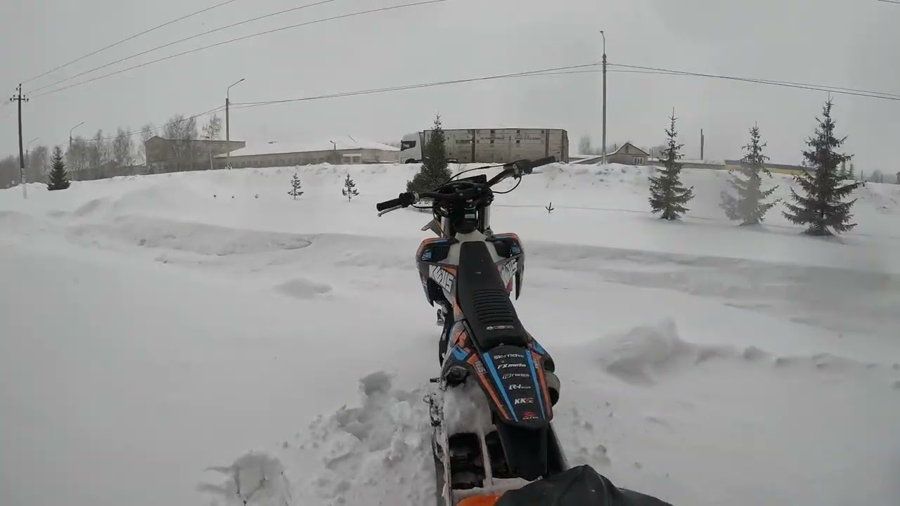 28 февраля. Сырая катка, Леха провалился, Саша не приехал.