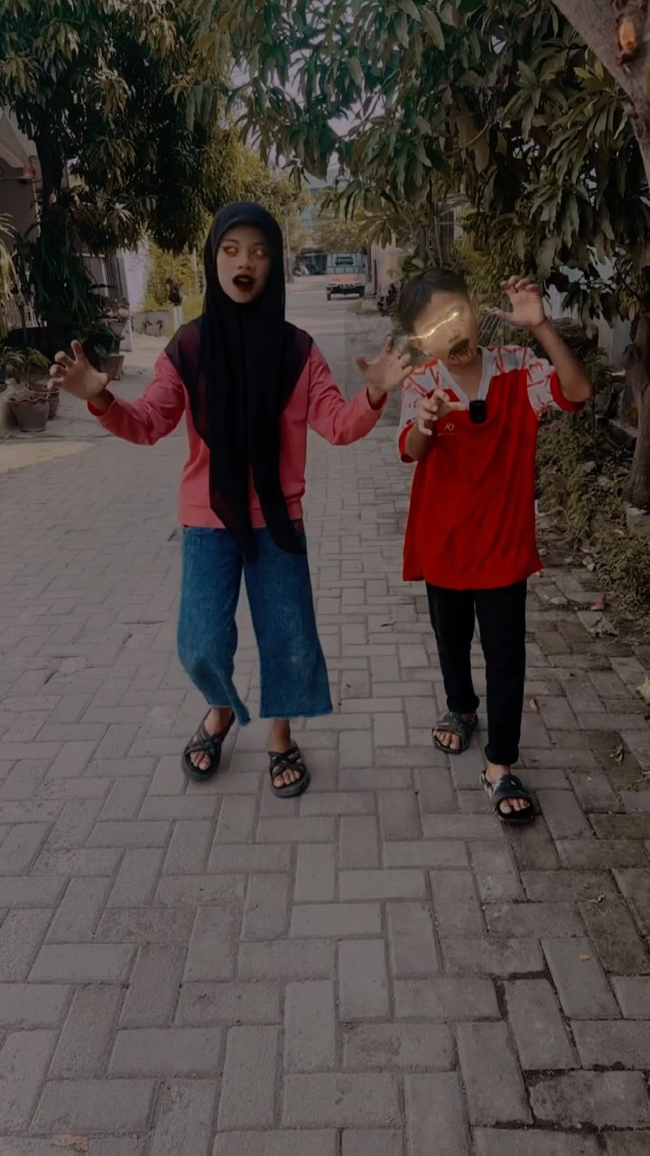ITU BUKAN AINUN DAN RIVAL TAPI HANTU ?