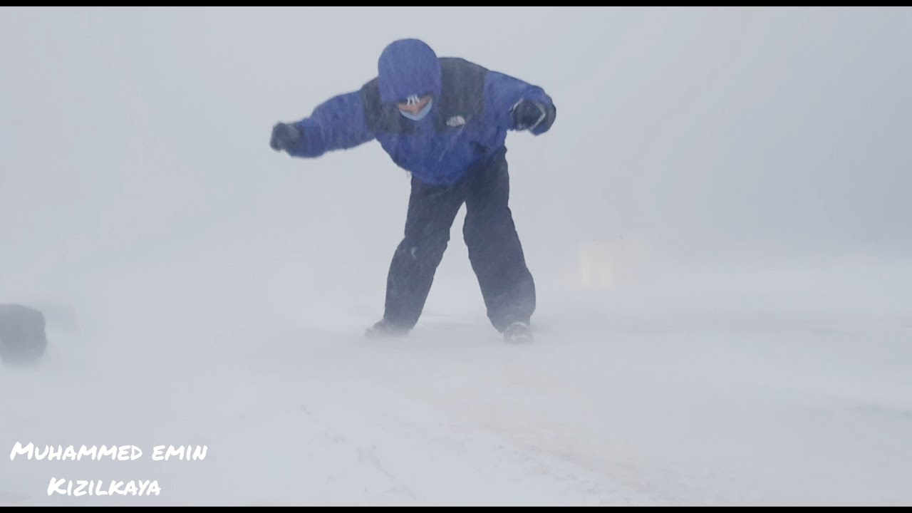 Heavy snow blizzard in Reykjavik, Iceland (Muhammed Emin Kizilkaya) /RP ...