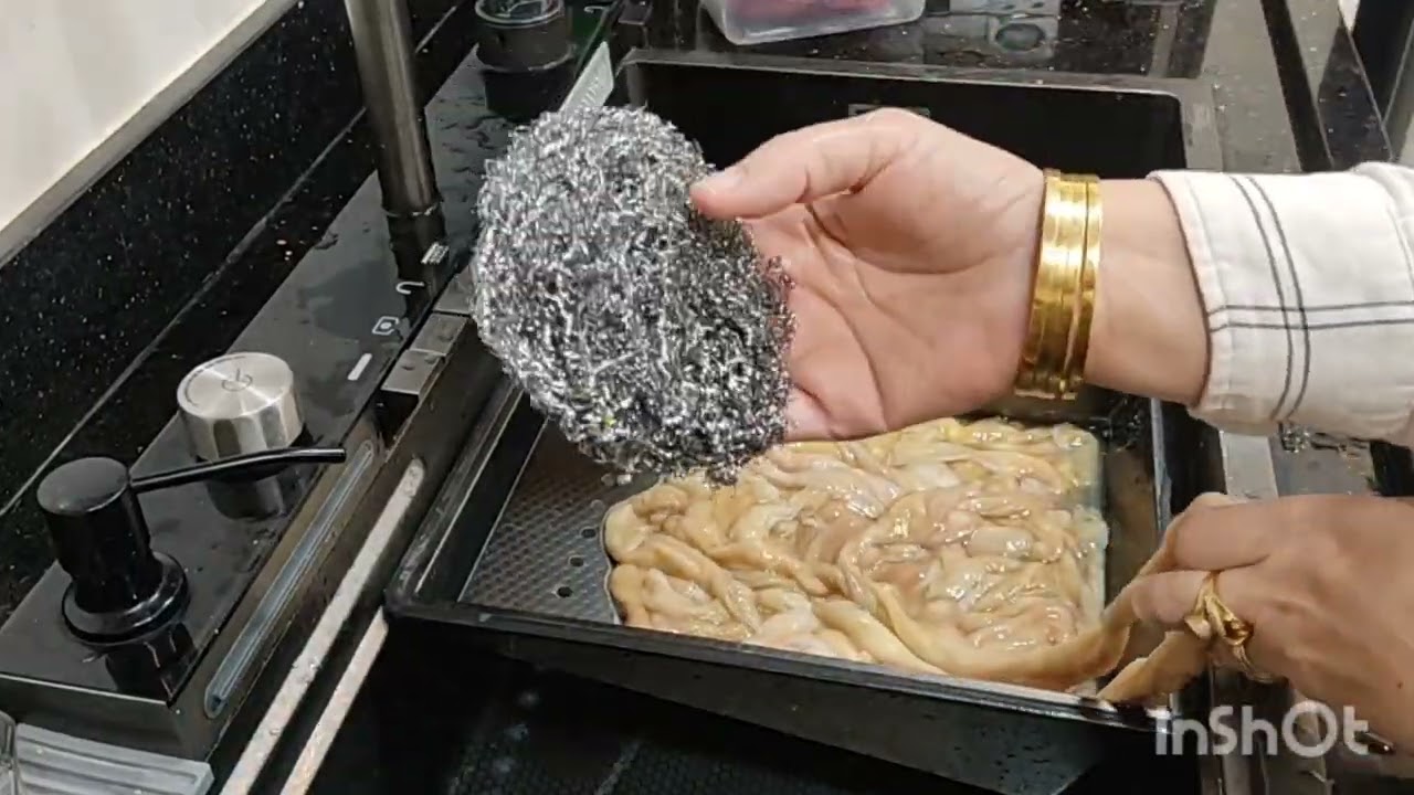 من يوم عيد الضاحيه شلته زي ما هو في الفريزر 🤷طلعته خلته شمعه منوره  #تنضيف_الممبار #سهير_جاد