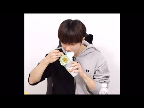 [엔시티/지성] 요즘에는 햄스터도 솜사탕을 먹나봐요