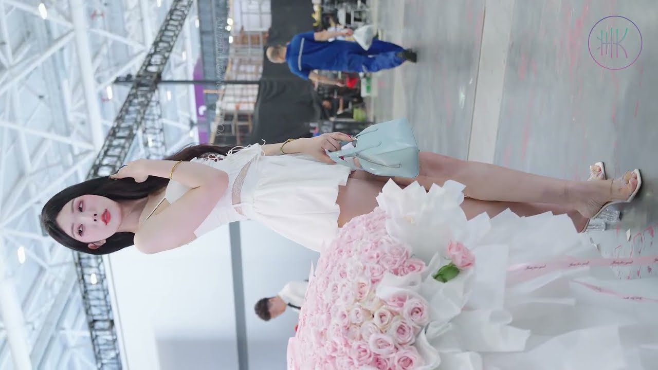 4K 2025深圳大灣區車展 網紅車模 #妍熙 Sexy Chinese Model #미니스커트 #beautyleg 89 #美人