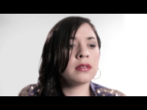 Vídeo: Cantora Mexicana Carla Morrison, Nova Cara Do PETA Latino (VÍDEO)