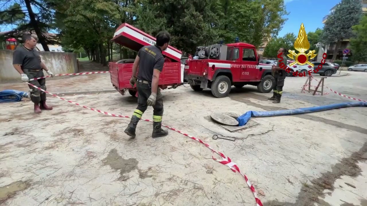 Alluvione Senigallia Valli Misa e Nevola 2022 - Rimozione acqua garage allagati