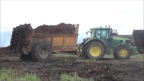 Manure 2016  Ploughing in the Muck + Loading the Spreaders