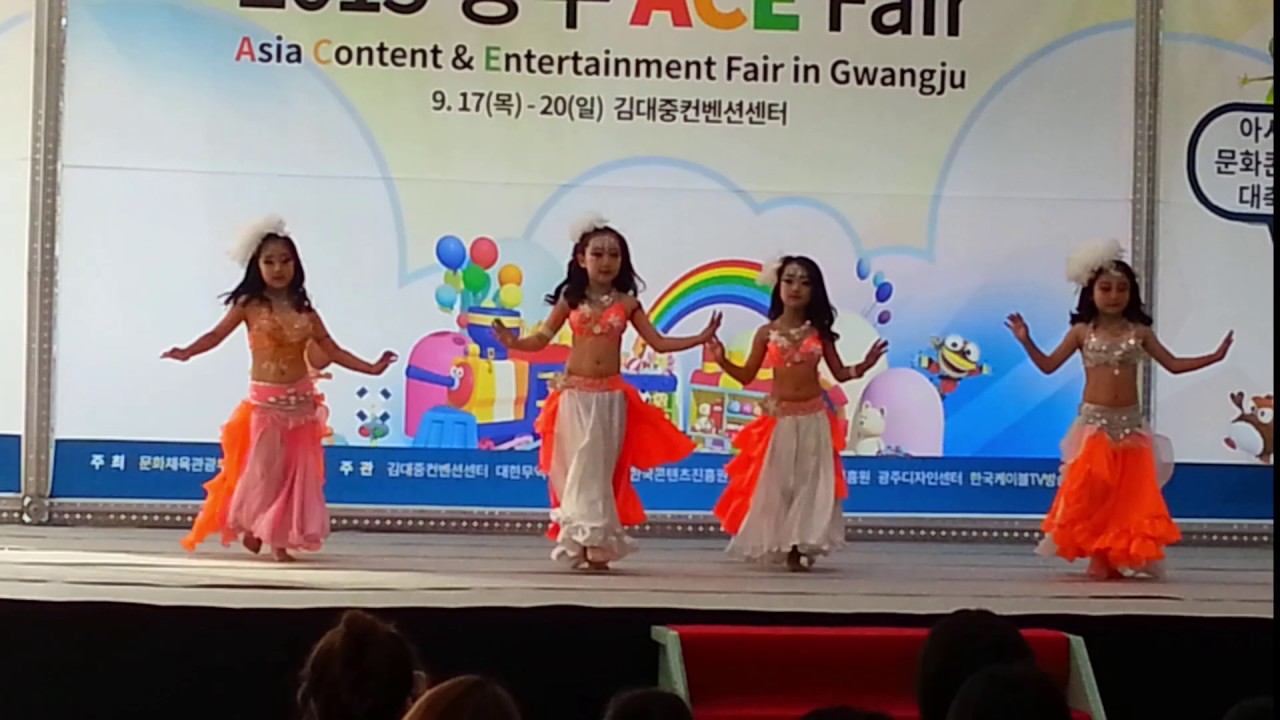 Beautiful Dance by Cute Korean Girls - Absolutely Stunning! - YouTube