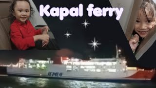 Suasana di atas Kapal Ferry [di malam hari]