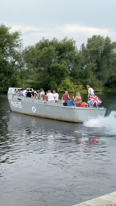 1941 Landing Craft fires up her 225-hp Gray Marine 6-71 diesel engine! #landingcraft #dday#ww2#boat