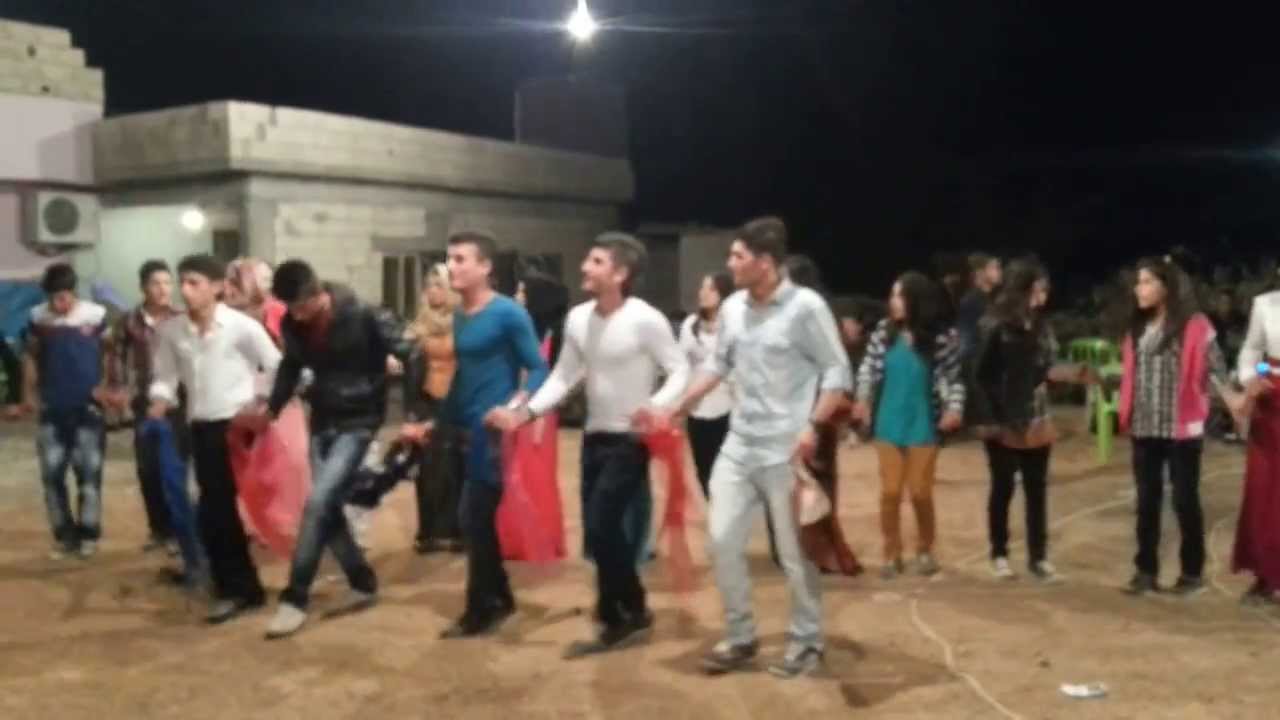 Hüseyin Ekinci Urfa Eskin Köyünde. Besnili Memet Gençleri Çoşturuyor.