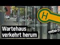 Realer Irrsinn: Verkehrte Welt bei Wartehäuschen in Erfurt | extra 3 | NDR