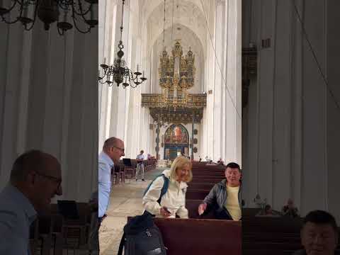 Video: Gereja Karmel (Kosciol Wniebowziecia Najswietszej Maryi Panny i sw. Jozefa Oblubienca) deskripsi dan foto - Polandia: Warsawa