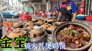 碳火腊肠鸡肉瓦煲饭一个人顾28个炉顾客最少要等半个多小时生意火爆还没开店十几多张桌都快要坐满…...