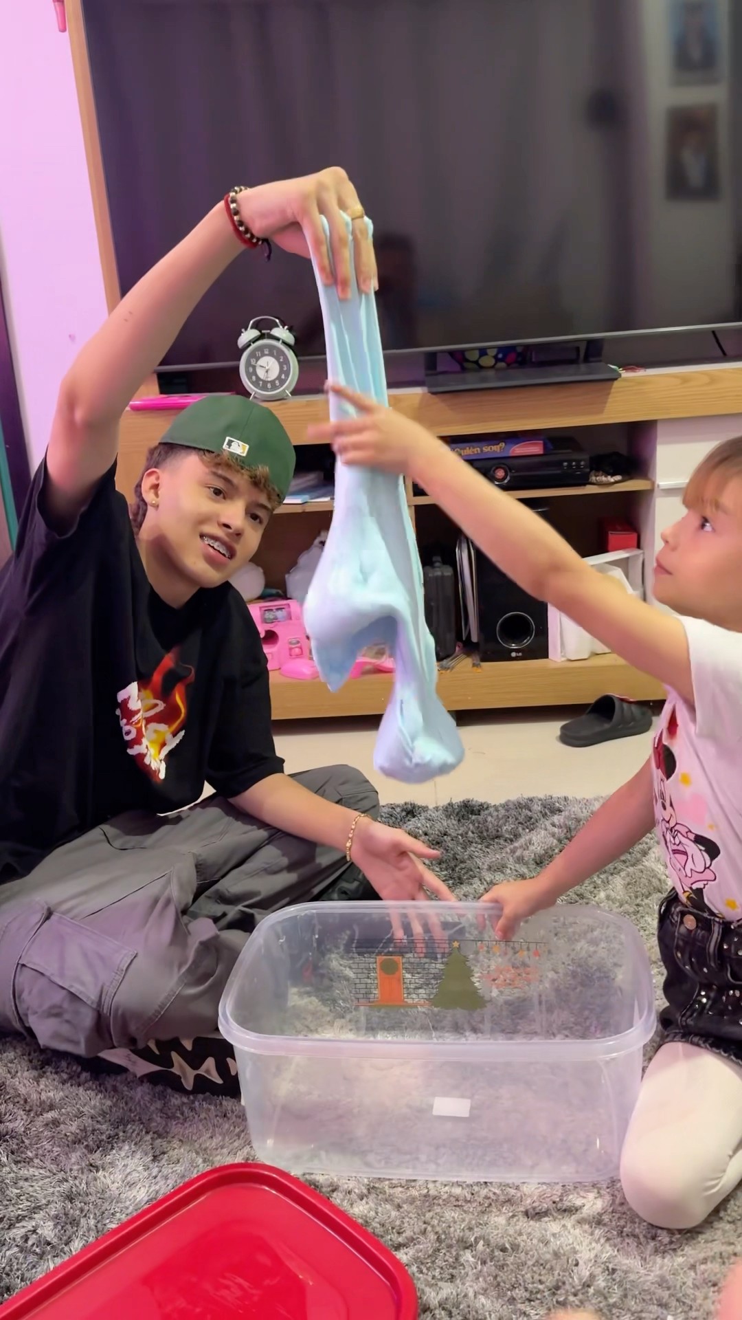 Cómo se hace un slime gigante #humor #cosasdefamilia #comedia #cosasdecasa #shortviral #funny #com