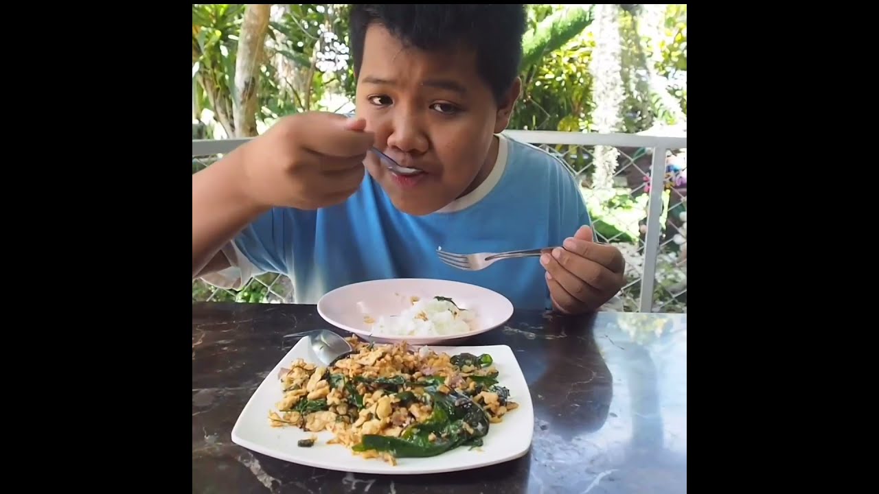ใบเหลียงไฟแดง ศุภชัย เสมอมิตร โหน่งโชว์ l เข้าครัวกับคุณโหน่ง