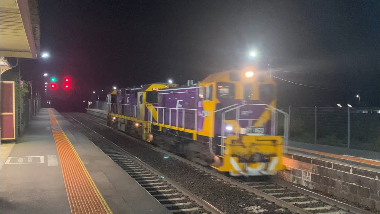 V/Line Y Class Leads on the Mainline! V/Line 0887 Y Class Transfer at ...