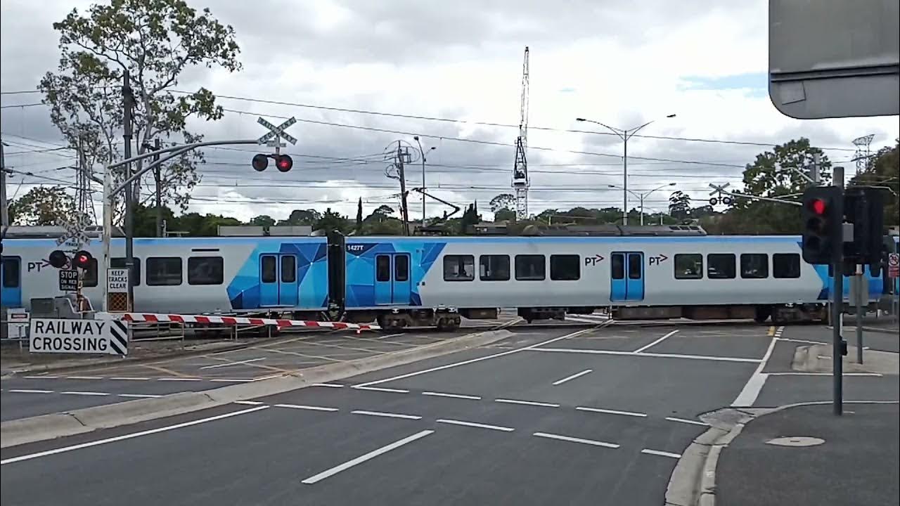 Glen Iris Station Level Crossing YouTube