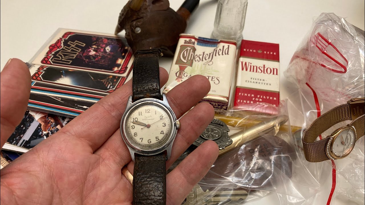 Found a nice vintage WW2 era watch to add to the collection! Unboxing collectibles