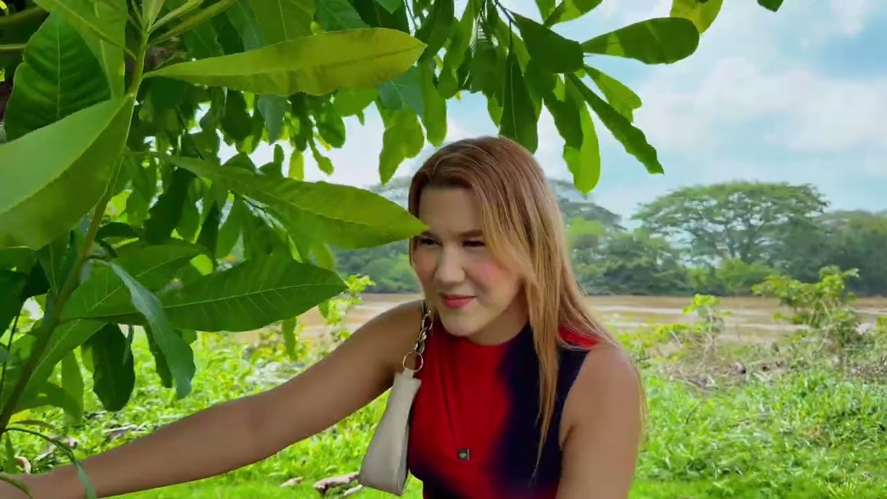 Le puso una trampa con bananos para llevárselo y esto sucedió. 😮