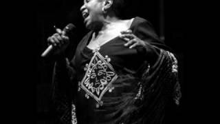 Video thumbnail of "Miriam Makeba - Djiu De Galinha"