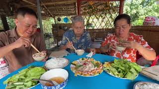 Sitting at the table with many thoughts in her mind, Phuong wanted to say a few words.