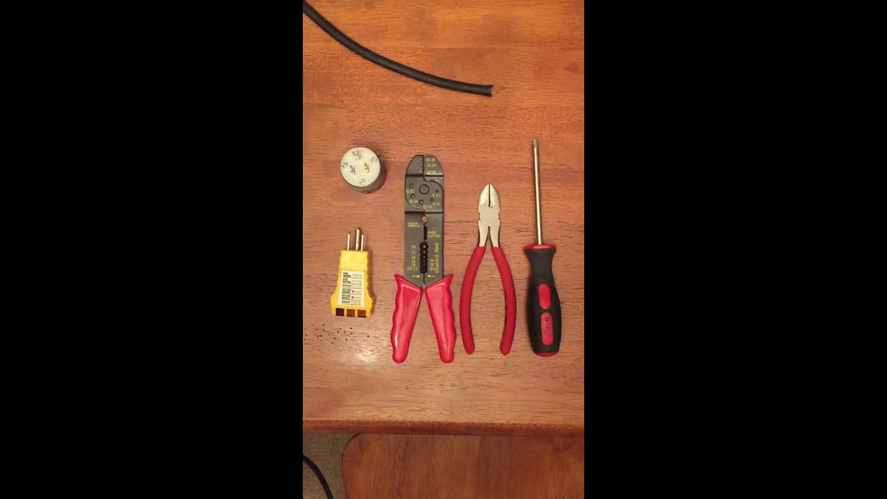 How To Connect A Plug To A Cord. Male Edison 15amp to 14 Gauge Cable. Hubble Connector