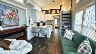 Absolutely Gorgeous Holiday House 2-A Riverfront Tiny Home with 5 Beds