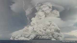 トンガ沖の海底火山噴火の映像