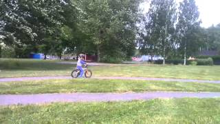 Leo killing it on his BMW kidsbike!(Leo 3,5 yrs Old from Sweden practice on his BMW koda kickbike., 2013-07-02T21:25:25.000Z)