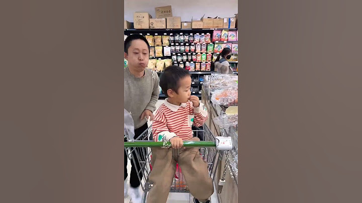 爸爸带米宝逛超市，没付钱就开始吃#呆萌小米宝#萌娃#熊孩子