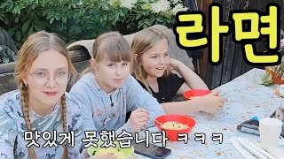 라면 한입 먹고 충격받은 신입생들, 어서와 한국라면은 처음이지?