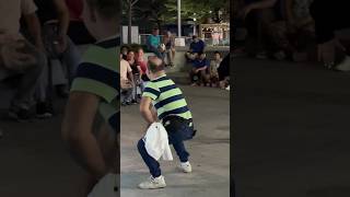 Casi 80 años y todavía pone nerviosos a todos en la pista🔥 #music #musica #cumbia #baile #cumbias