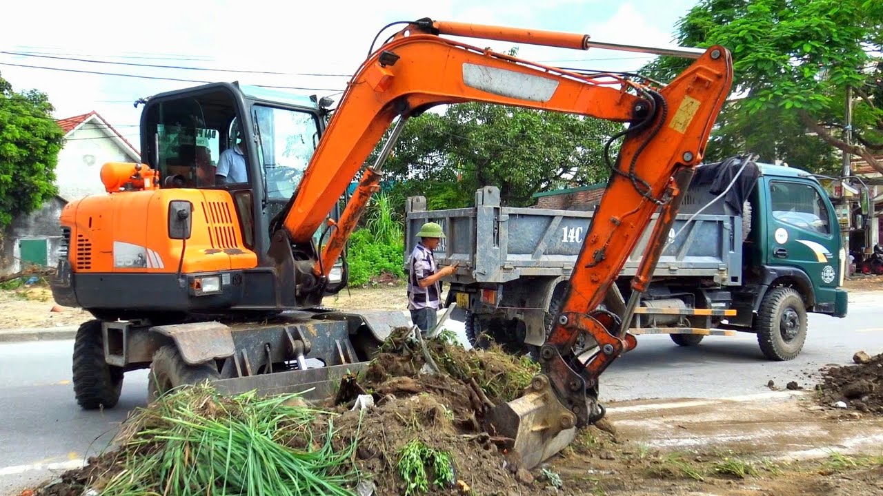 Máy Xúc DOOSAN DX 55W Múc Đất, Xe Ô Tô Tải Ben Chở Và Đổ Đất Đá | Excavator Dump Truck | TienTube TV