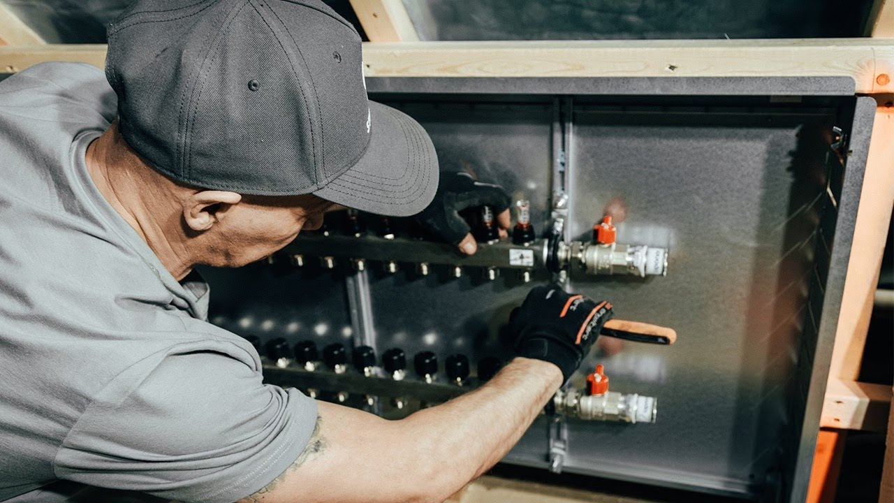 Монтаж шкафа Uponor Vario и коллектора теплых полов Uponor Vario S ...