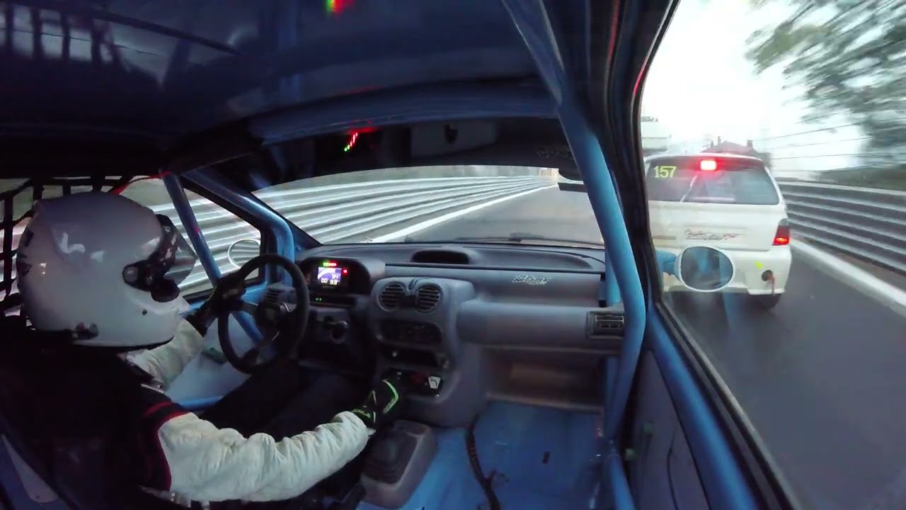 Course Nocturne Grand Prix de Pau 2022, bataille 2e place puis crash. Twincup