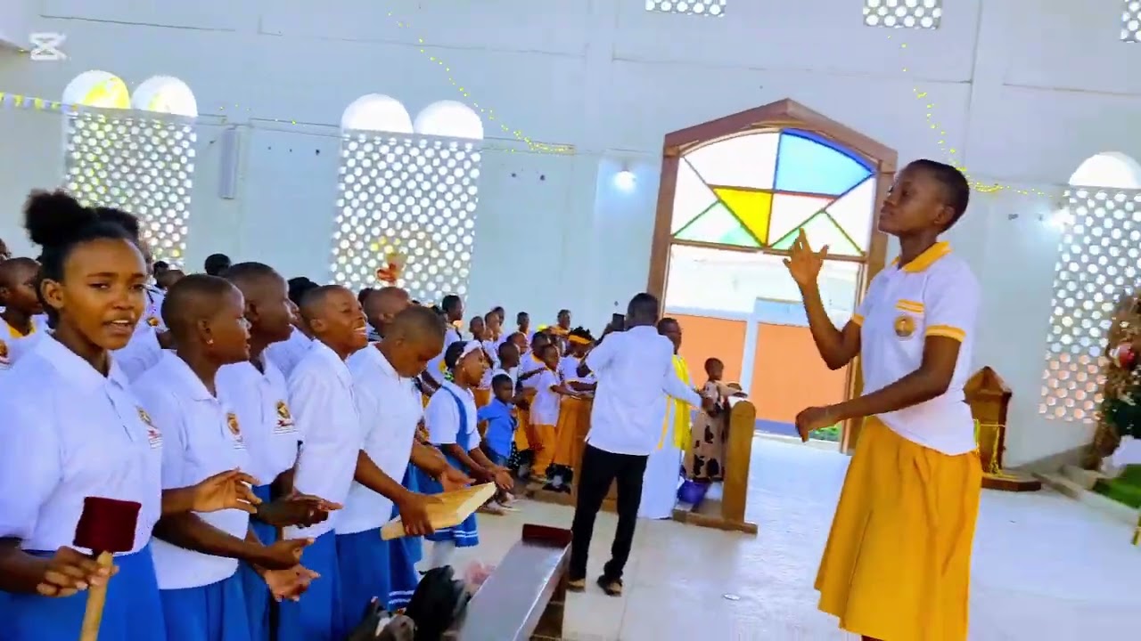 SIKU YA UBATIZO/WEWE MUNGU WETU  Kwaya Mt.Ritha wa Kashia Parokia ya MTONI MTONGANI Dar es Salaam.