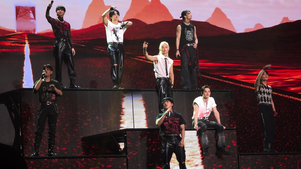 241130 Stray Kids dominATE Macau - Twilight + Lonely St +