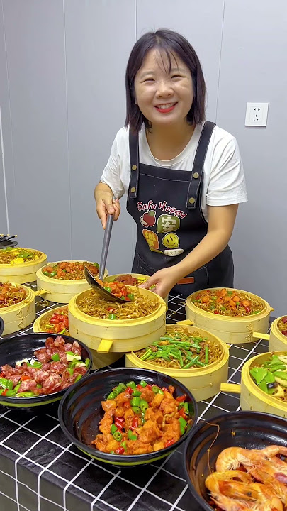 Fast serving and delicious dishes with various flavors - special food project: six flavors of ”Sauc