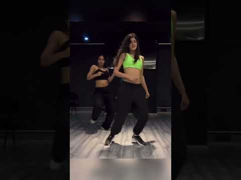 Hot dance moves of Shanaya Kapoor ❤️ #shorts