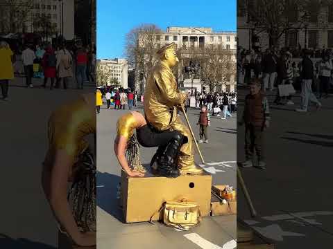 فتاة الكرسي التي أذهلت رجل التمثال Shortvrial Shortfeed