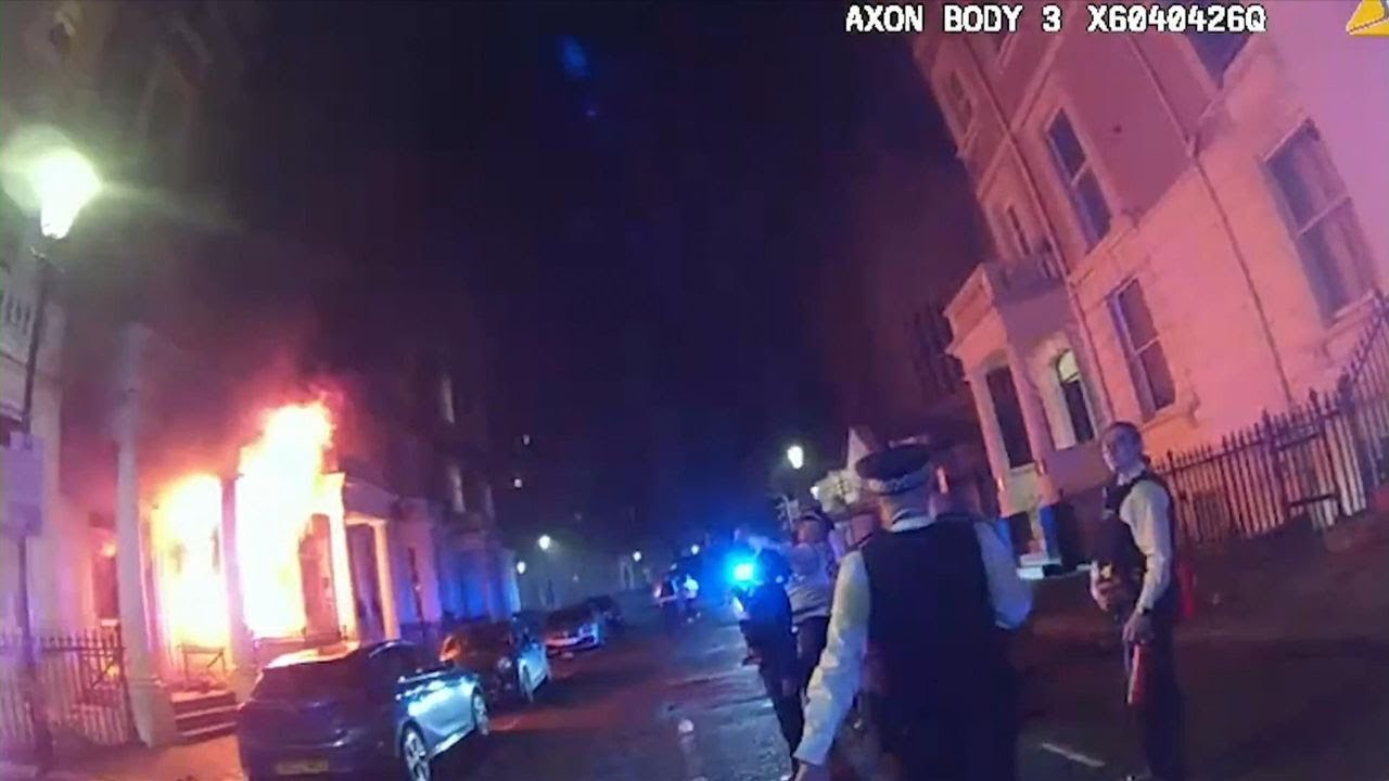 Metropolitan police officers storm into burning building to rescue the ...