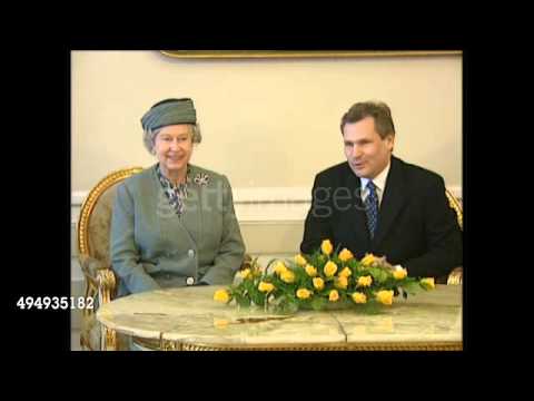 Wideo: Królowa Anglii Zatrudnia Gospodynię Domową