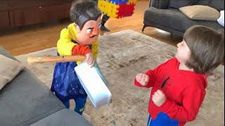 Hello neighbor oyuncaklara saldırdı!😱 Herşeyi döktü dağıttı🥵 Amaa Fatih Selim’den korktu kaçtı🤩👻